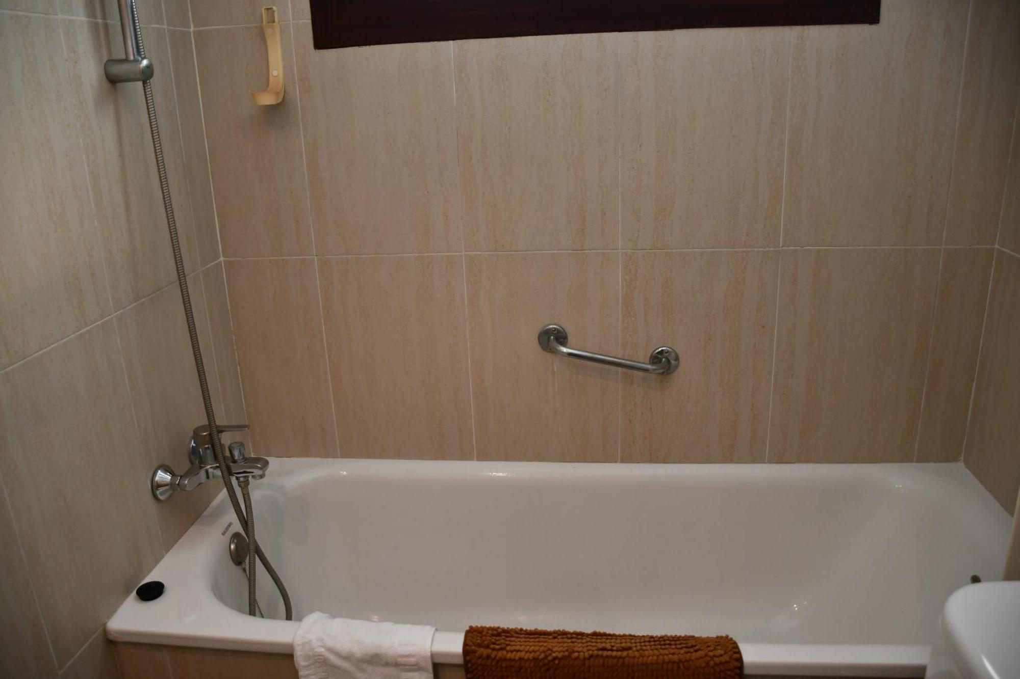 Apartamento Turistico Aloha Playa เบนัลมาเดนา ภายนอก รูปภาพ